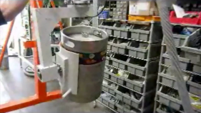 Keg Lifter with Vacuum