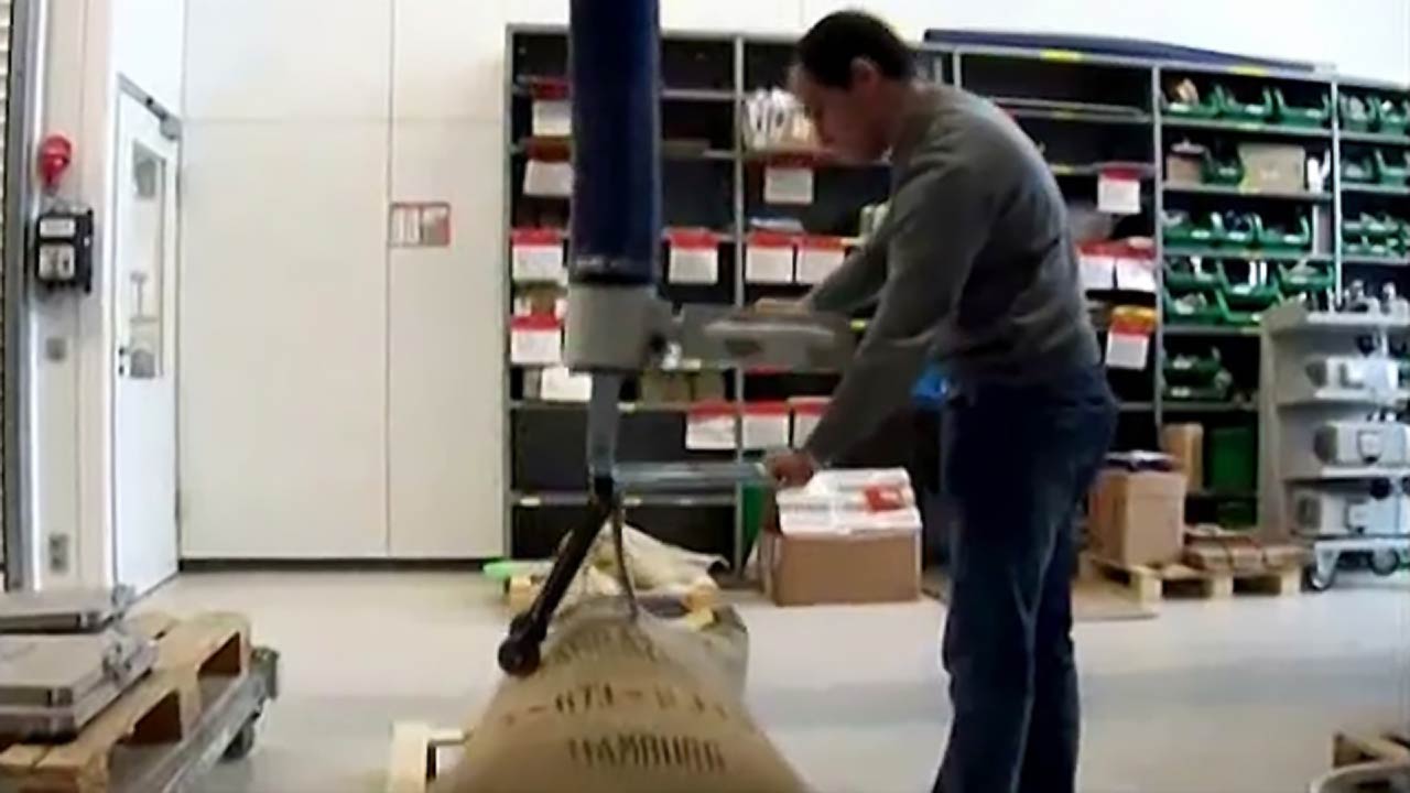 Mechanical Lifter for Woven or Burlap Sacks