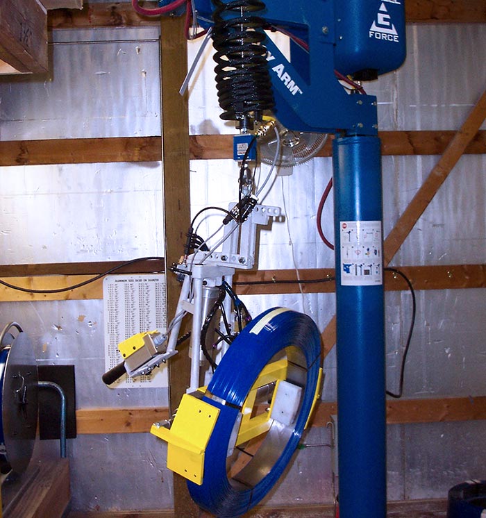 Banding Material Lifting Device