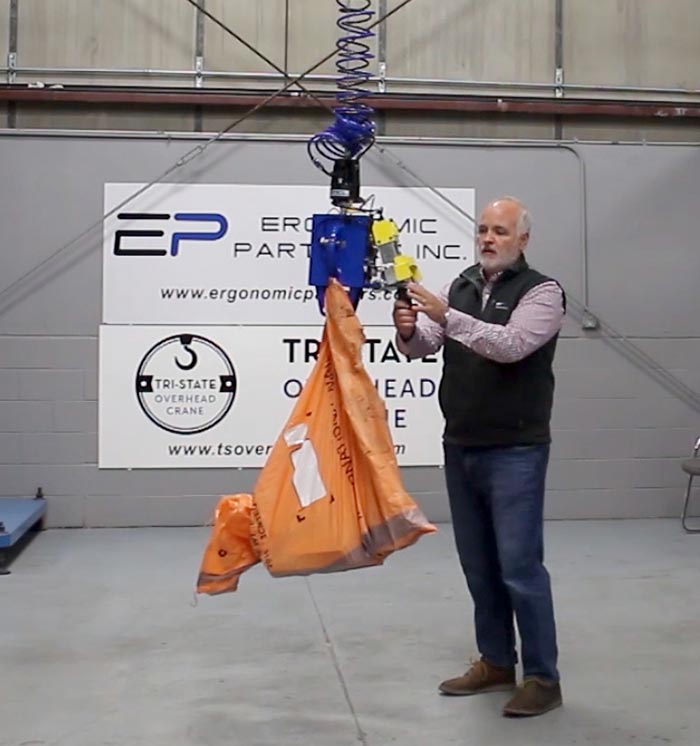 Compact Ergonomic Gripper for 100 Pound Bags