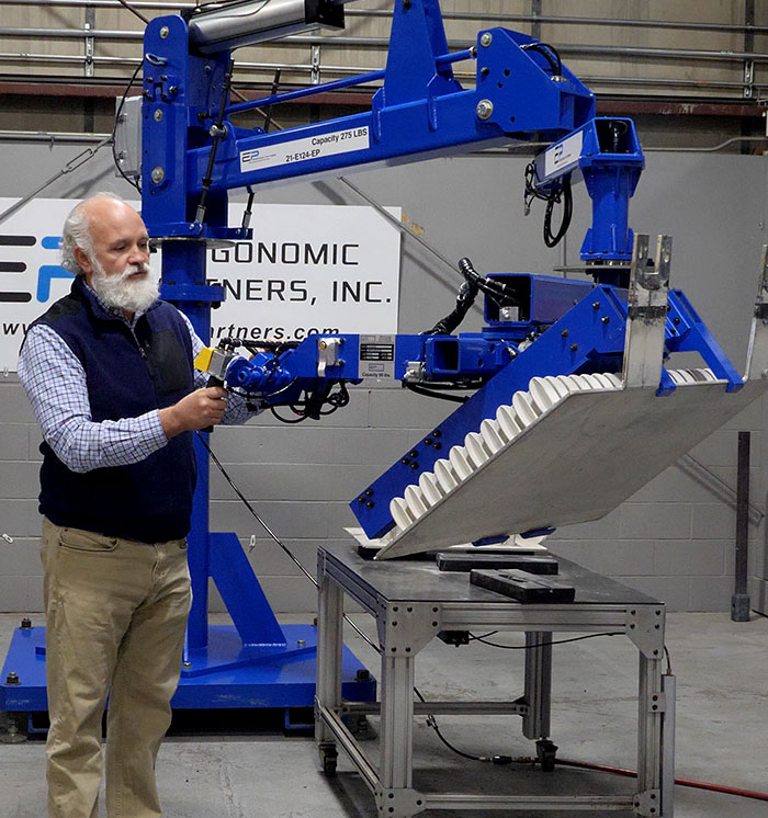 Grip and Pitch Manipulator Arm for Molds