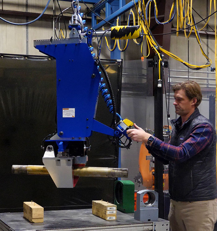 Pneumatic Grip and Pitch Tool for 110 Pound Steel Parts