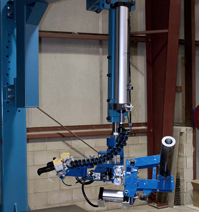 Rigid Manipulator for Loading Tool Holder Into CNC