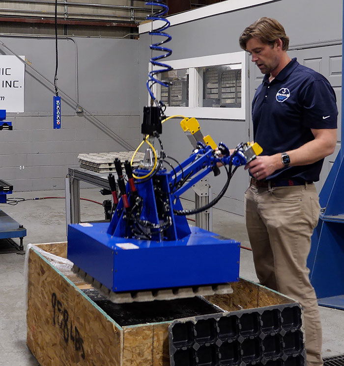 Vacuum Lifter for Cement Molds with Flashing Trimmer