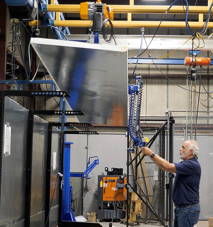 Vacuum Lifter for Refrigerator Panels